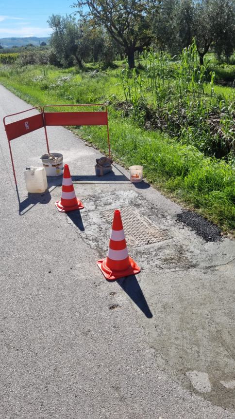 A Fossacesia iniziati i lavori di riparazione della strada danneggiata per la fibra ottica 