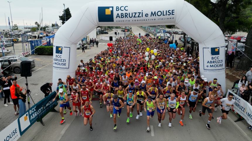 Un mare di partecipanti alla 2ª edizione della “Costa dei Trabocchi-BCC Half Marathon”