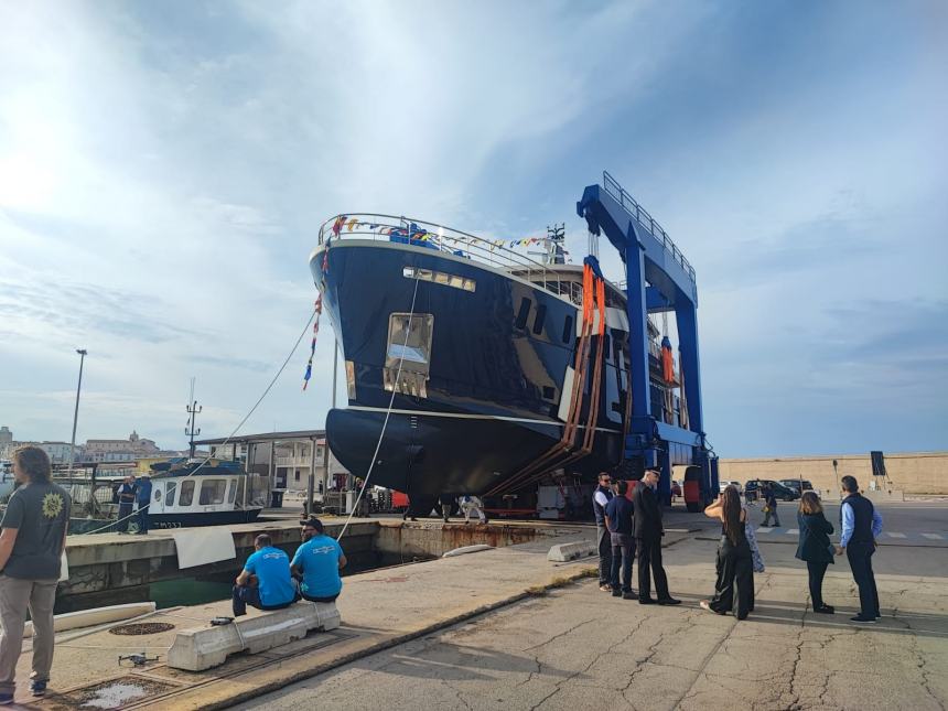 Il varo del luxury yacht Cheyenne al porto di Termoli