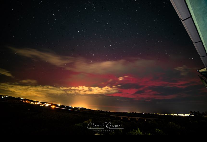 Lo spettacolo dell'aurora boreale visto da San Salvo: gli scatti del vastese Alex Raspa