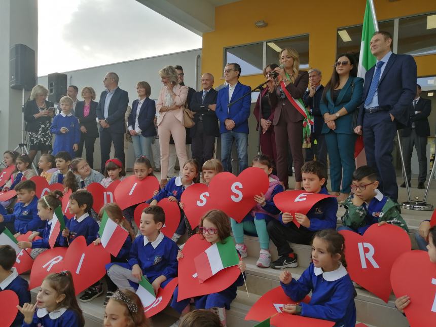 Taglio del nastro a San Salvo per la nuova scuola di via Ripalta: “Emozione grande”