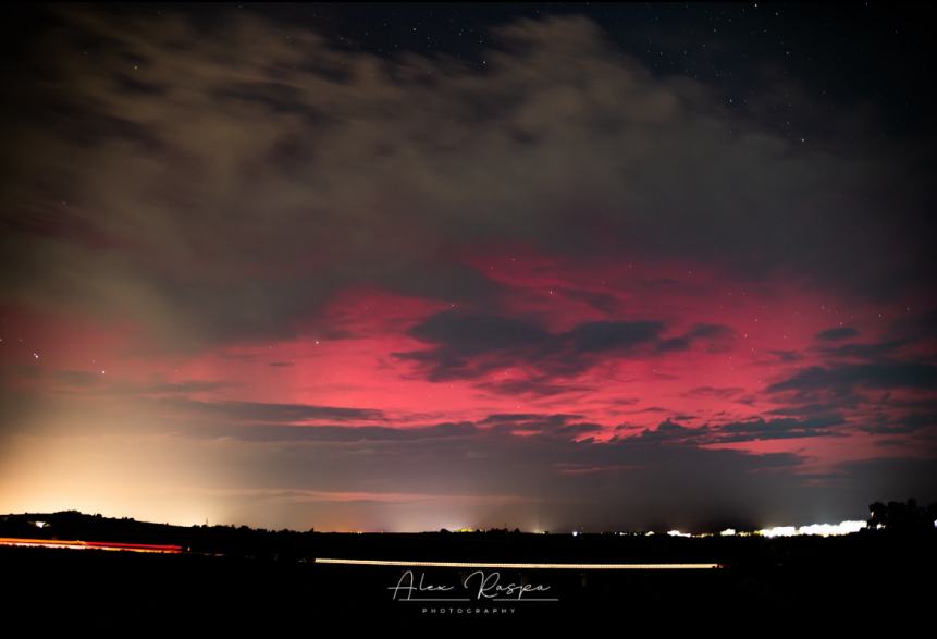 Lo spettacolo dell'aurora boreale visto da San Salvo: gli scatti del vastese Alex Raspa