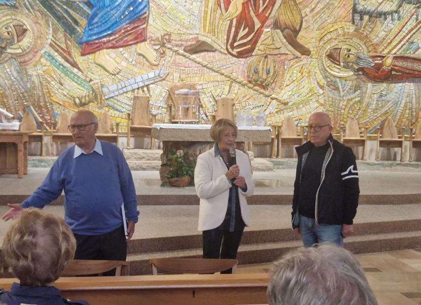 I soci della sezione Archeoclub in visita guidata alla chiesa di San Timoteo