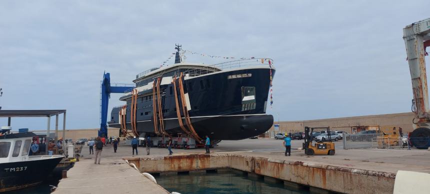 Il Luxury Yacht verso il varo al porto di Termoli 