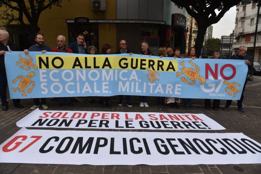 “Soldi per la sanità non per le guerre”, a Pescara corteo per dire no al G7 