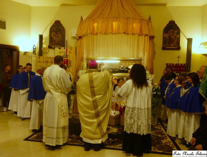 Gissi in festa per San Gabriele: il dono di Cinzia Corti a don Gianluca Bracalante e al Priore Raffaele De Fulvio