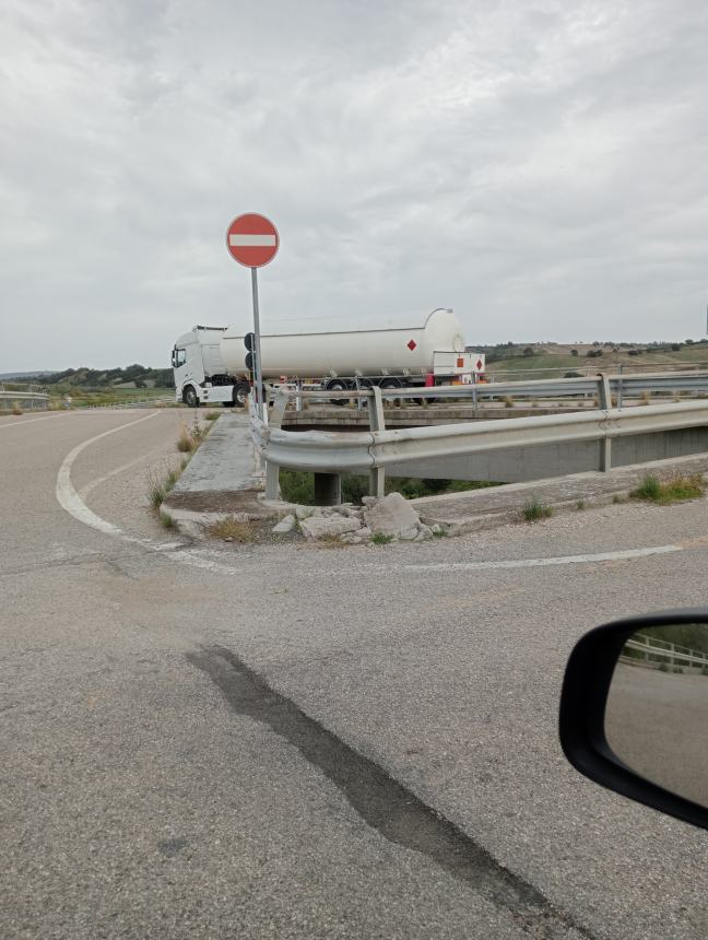 Mezzi pesanti sul Ponte dello Sceriffo, «E' pericolante solo per il trasporto pubblico»