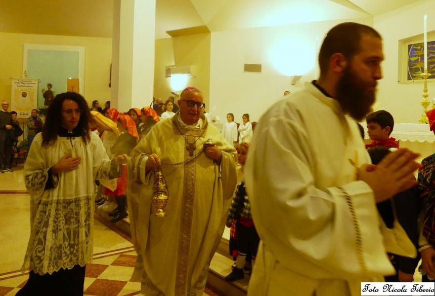 Gissi in festa per San Gabriele: il dono di Cinzia Corti a don Gianluca Bracalante e al Priore Raffaele De Fulvio