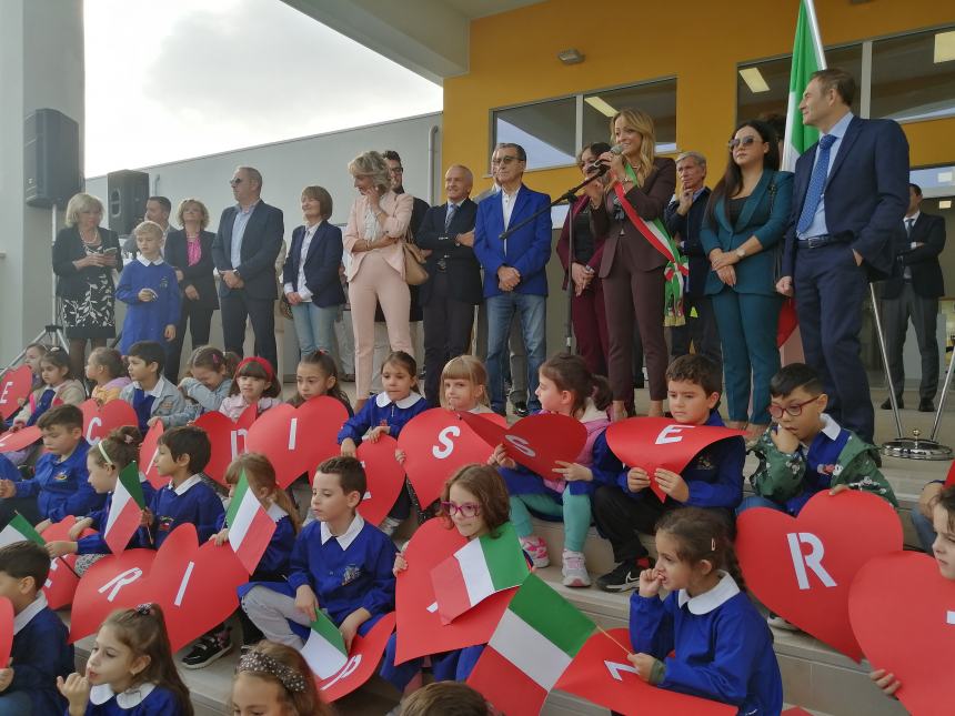 Taglio del nastro a San Salvo per la nuova scuola di via Ripalta: “Emozione grande”