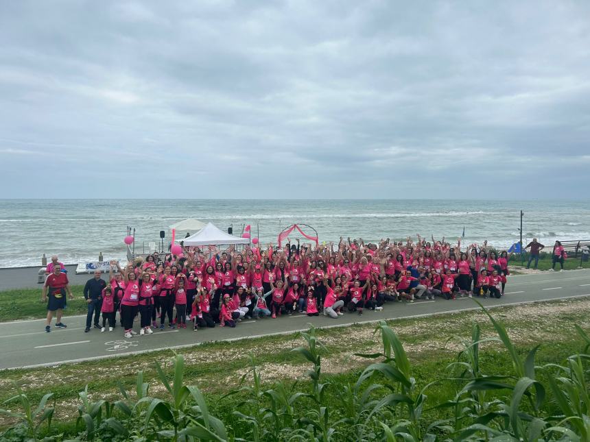 Oltre 200 persone alla Camminata sulla Via Verde per sostenere la ricerca sul cancro