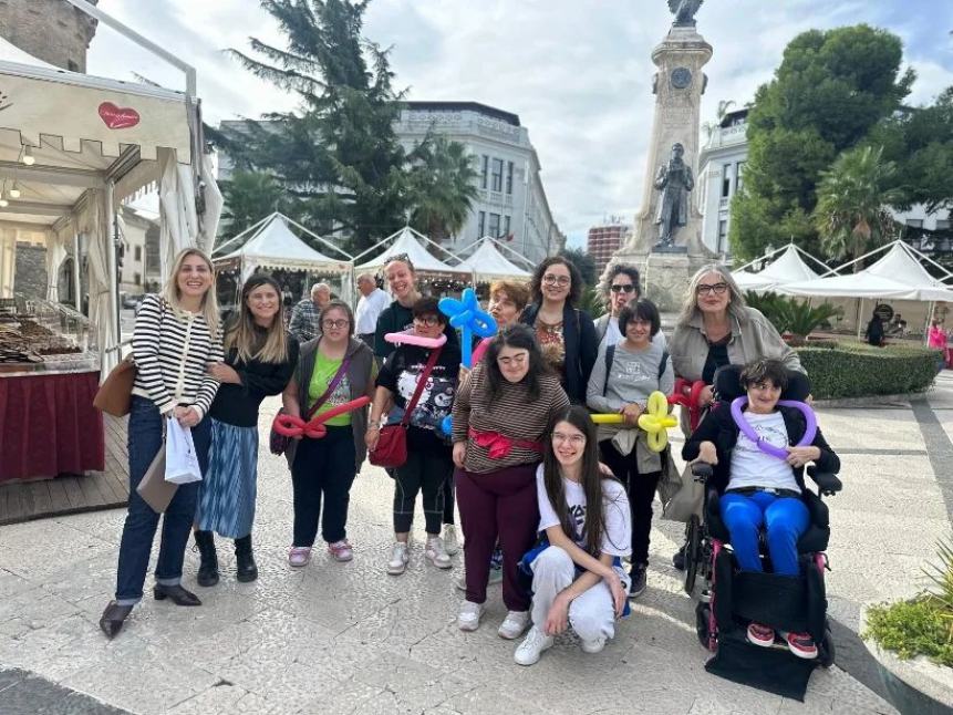 Giornata tra municipio e festa del cioccolato per i ragazzi del centro “Come un filo rosso”