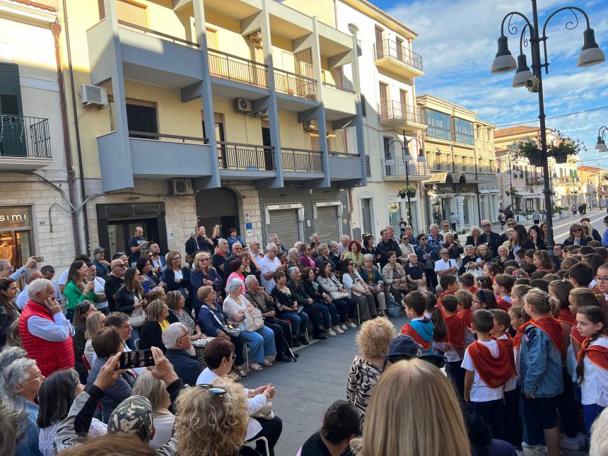 La "Festa dei nonni" sulle note di Gianni Morandi