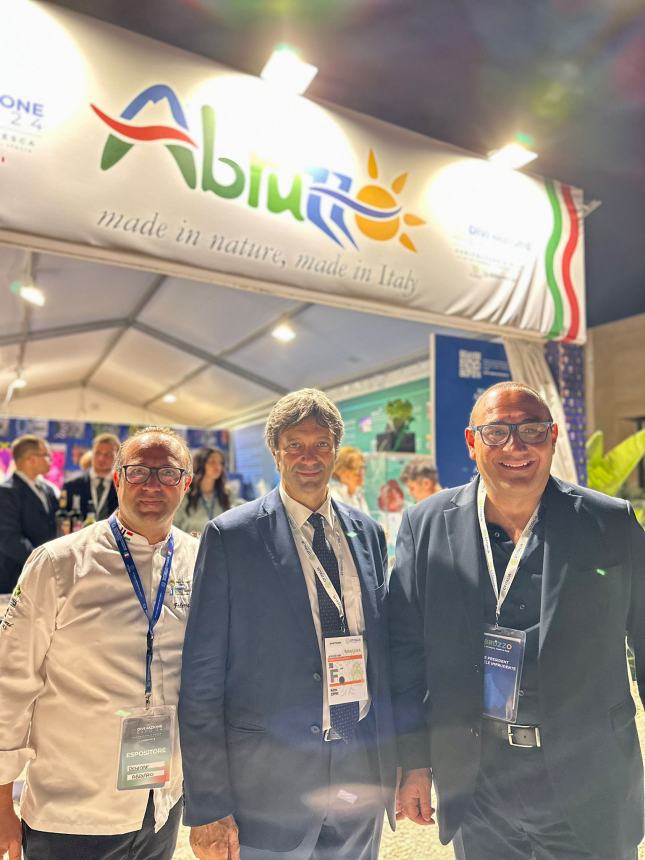 G7 Agricoltura e pesca: migliaia di visitatori allo stand Abruzzo grazie ad arrosticini, tartufo, olio e zafferano