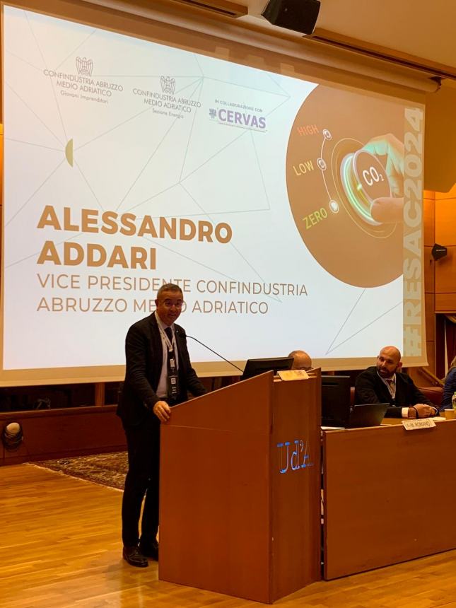 Infrastrutture energetiche e decarbonizzazione: a Pescara conferenza sul rinnovabile