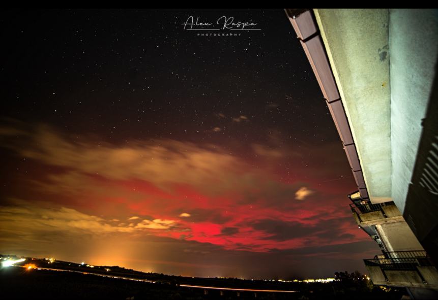 Lo spettacolo dell'aurora boreale visto da San Salvo: gli scatti del vastese Alex Raspa