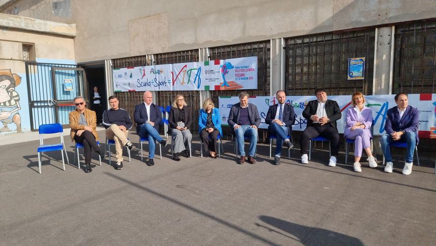 Il taglio del nastro all'istituto Alfano da Termoli