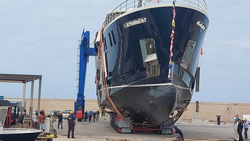 Il Luxury Yacht verso il varo al porto di Termoli 