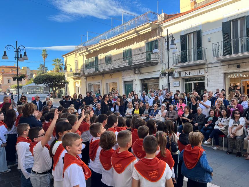 La "Festa dei nonni" sulle note di Gianni Morandi