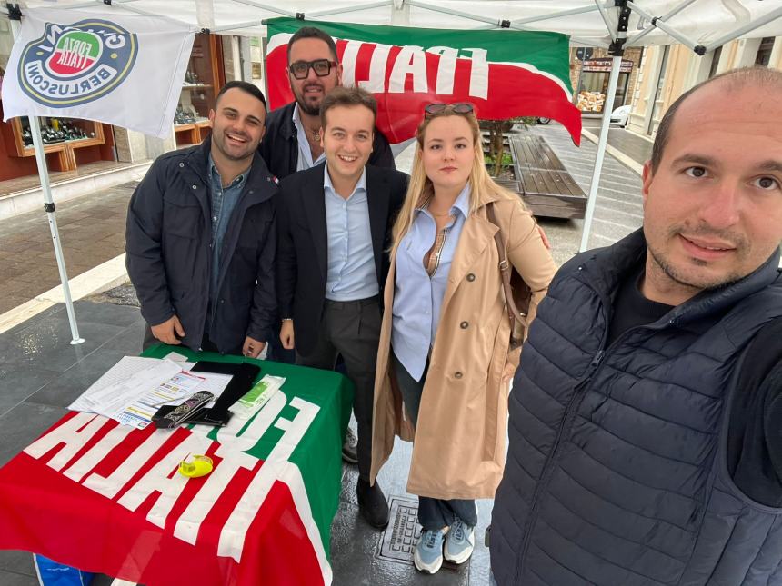 Forza Italia Giovani Abruzzo: "La campagna di tesseramento continua anche sotto la pioggia"