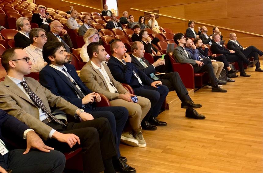 Infrastrutture energetiche e decarbonizzazione: a Pescara conferenza sul rinnovabile