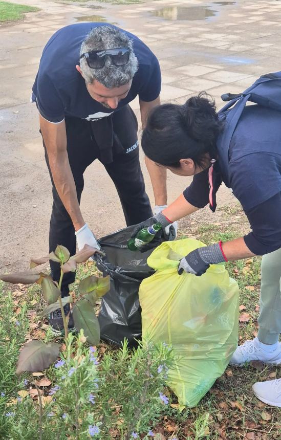 Bottino da 100 chili di rifiuti: 32 volontari Plastic Free puliscono San Salvo Marina