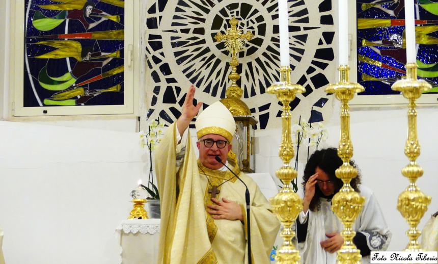 Gissi in festa per San Gabriele: il dono di Cinzia Corti a don Gianluca Bracalante e al Priore Raffaele De Fulvio