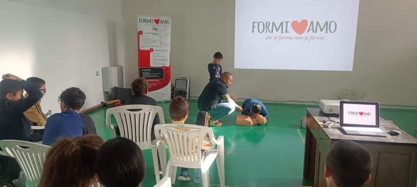 A Roccaspinalveti a scuola di primo soccorso e installato un defibrillatore 