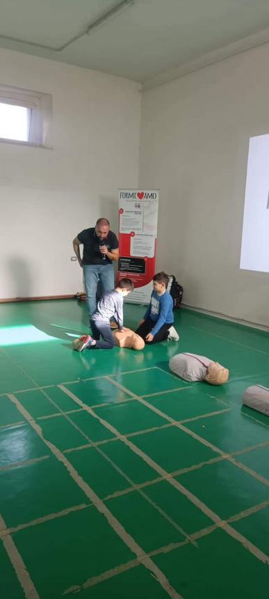 A Roccaspinalveti a scuola di primo soccorso e installato un defibrillatore 