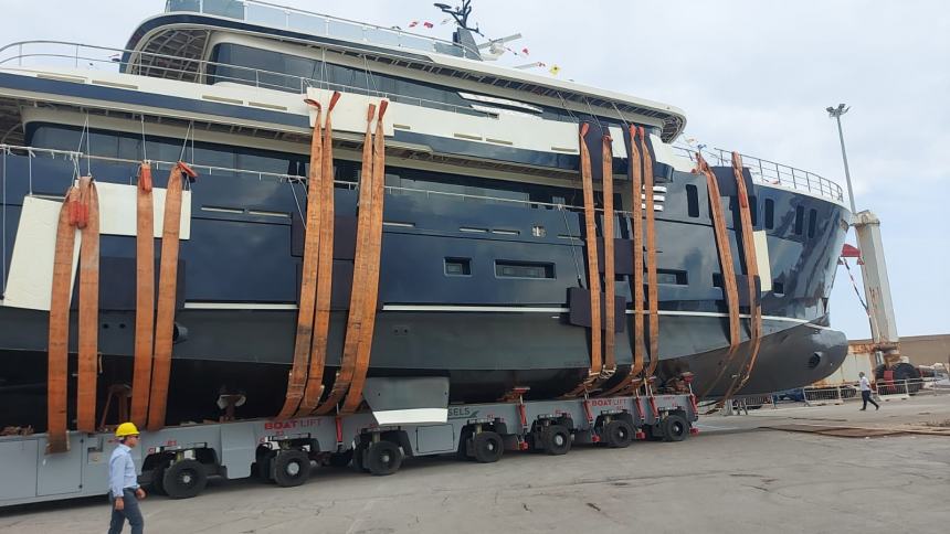 Il Luxury Yacht verso il varo al porto di Termoli 