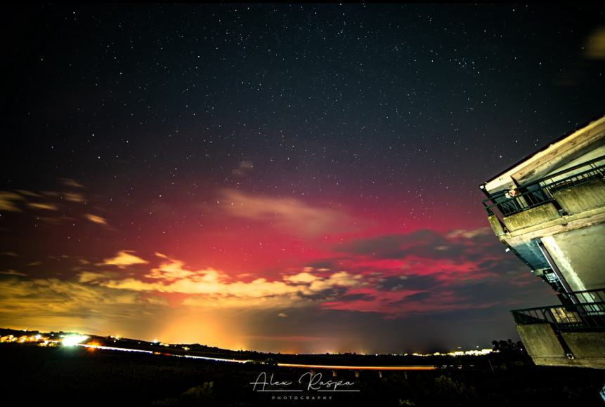 Lo spettacolo dell'aurora boreale visto da San Salvo: gli scatti del vastese Alex Raspa