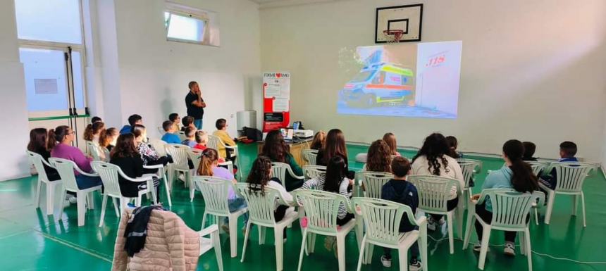 A Roccaspinalveti a scuola di primo soccorso e installato un defibrillatore 