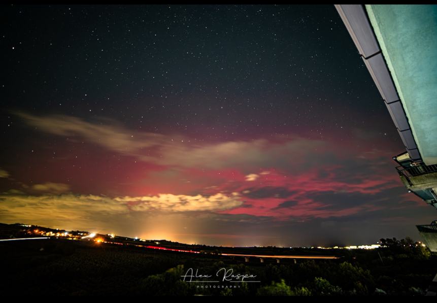 Lo spettacolo dell'aurora boreale visto da San Salvo: gli scatti del vastese Alex Raspa