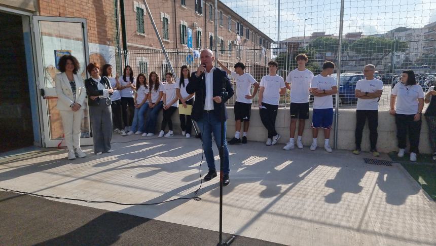 Il taglio del nastro all'istituto Alfano da Termoli