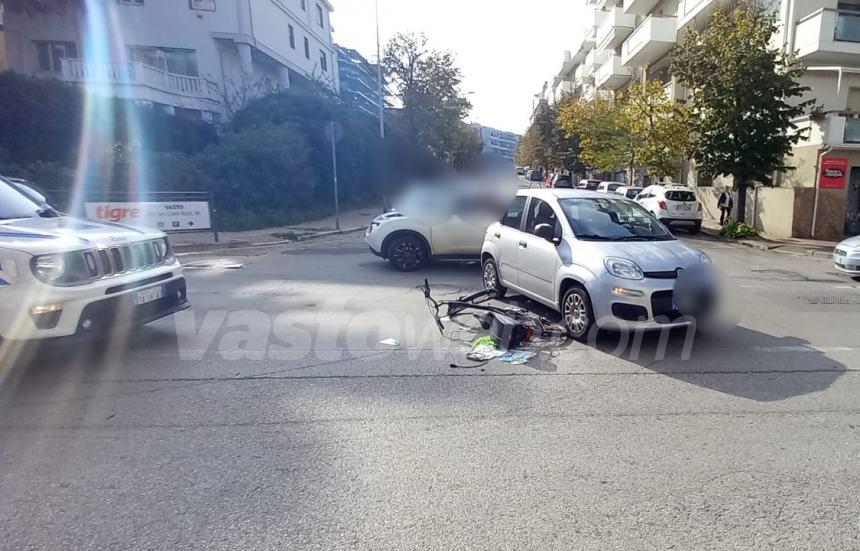 Scontro auto-bici in Corso Mazzini, ferito un ciclista 58enne