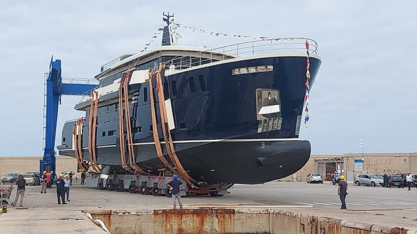 Il Luxury Yacht verso il varo al porto di Termoli 