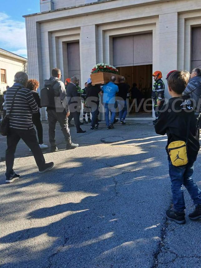 Folla commossa a Scerni per l’ultimo saluto ad Umberto Pomponio