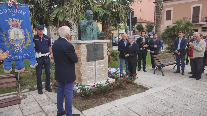 Scoperto e inaugurato il busto dedicato al "padre nobile" del Molise Girolamo La Penna