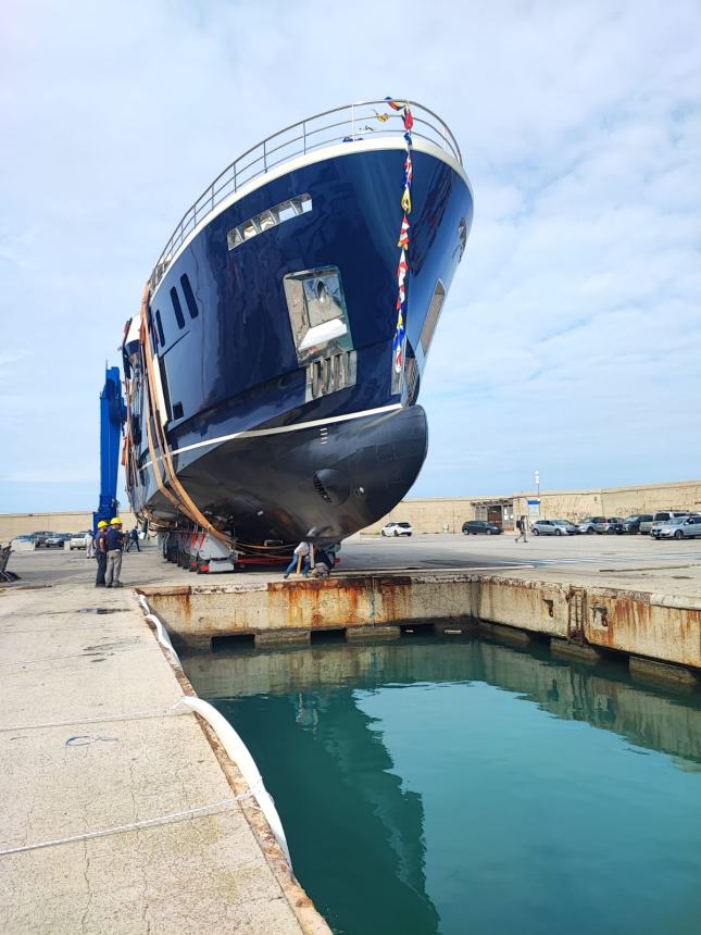 Il varo del luxury yacht Cheyenne al porto di Termoli