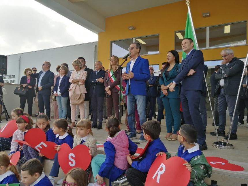 Taglio del nastro a San Salvo per la nuova scuola di via Ripalta: “Emozione grande”