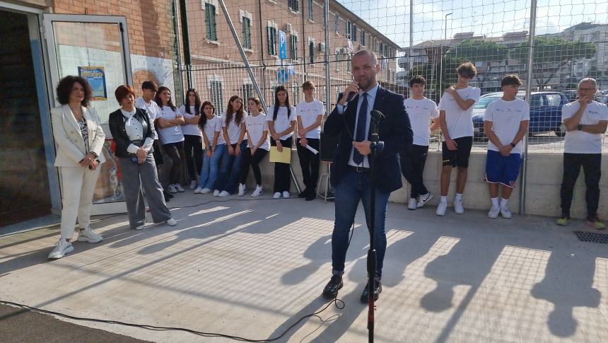 Il taglio del nastro all'istituto Alfano da Termoli