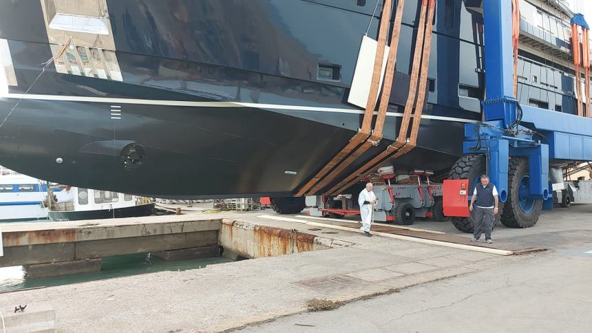 Il varo del luxury yacht Cheyenne al porto di Termoli