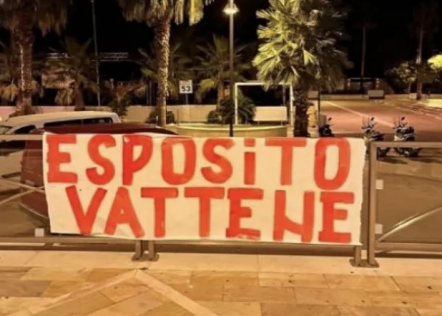 “Esposito vattene”: dal centro storico a Vasto Marina, cresce la protesta della Curva Sud