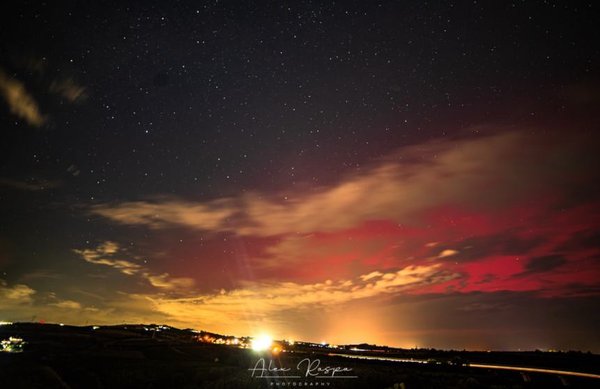 Lo spettacolo dell'aurora boreale visto da San Salvo: gli scatti del vastese Alex Raspa