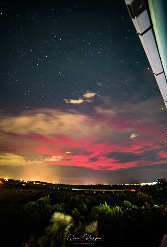 Lo spettacolo dell'aurora boreale visto da San Salvo: gli scatti del vastese Alex Raspa