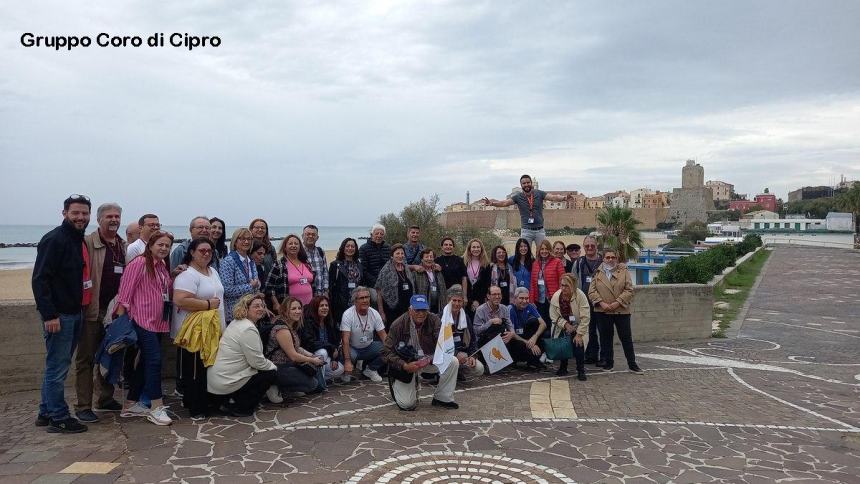 Turisti in visita al Borgo antico di Termoli