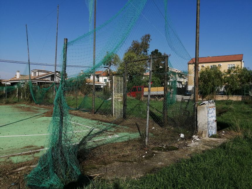 Campetto di Sant'Antonio Abate, operai all'opera: "Sarà ripristinata la recinzione del campetto" 