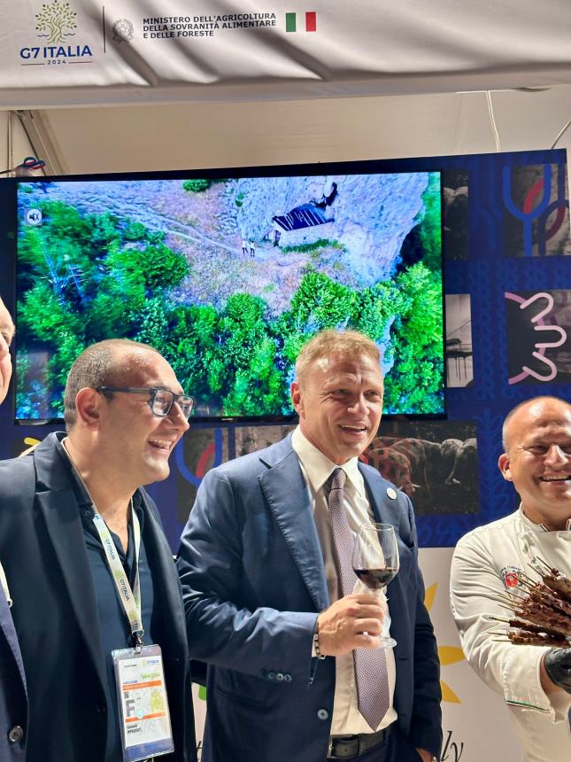 G7 Agricoltura e pesca: migliaia di visitatori allo stand Abruzzo grazie ad arrosticini, tartufo, olio e zafferano