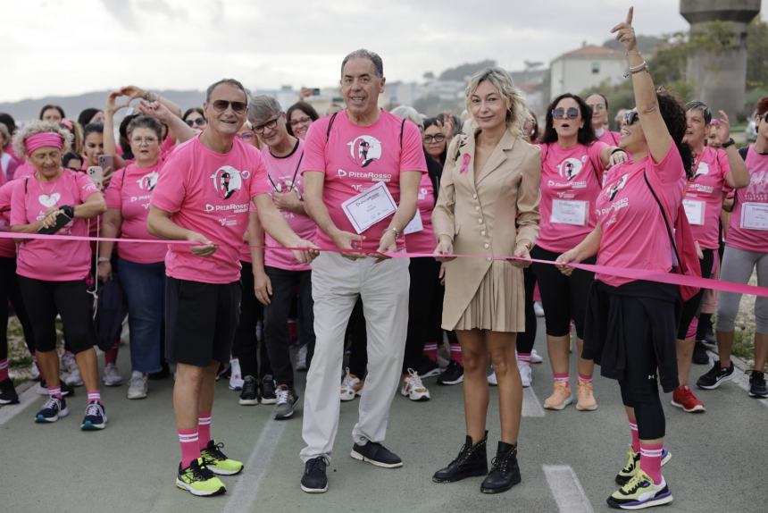 Oltre 200 persone alla Camminata sulla Via Verde per sostenere la ricerca sul cancro