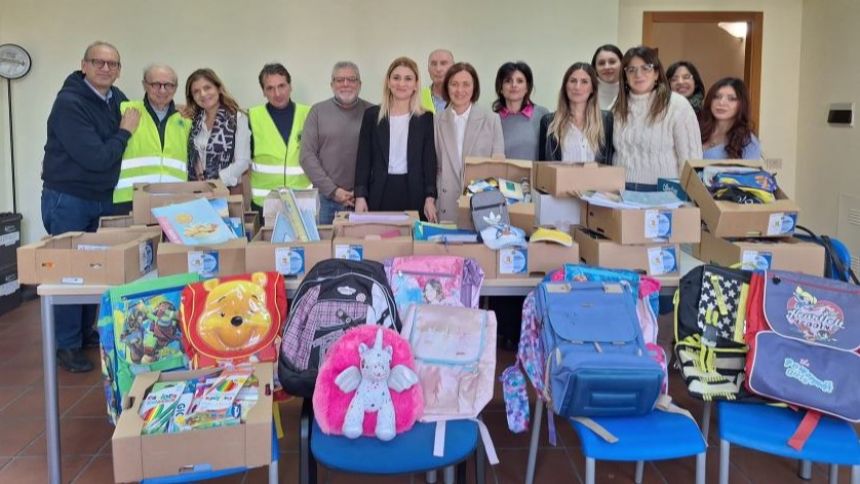 Un successo l'iniziativa "Zaino sospeso" del Lions Club Vasto