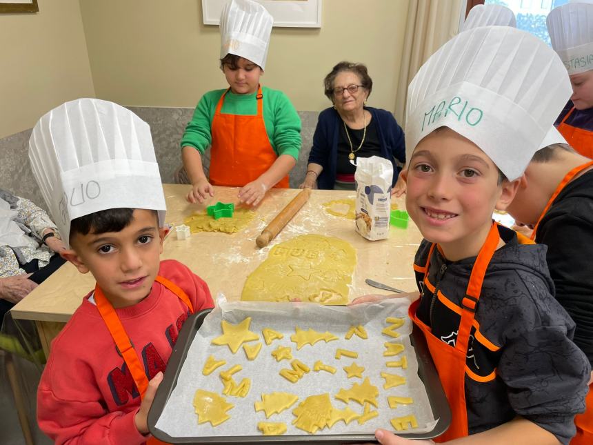 Generazioni a confronto con il laboratorio di cucina de "Il sorriso dell'anziano"